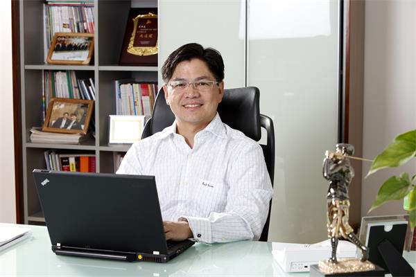 1439369238115325.jpg 美麗島董事長曾志文.JPG