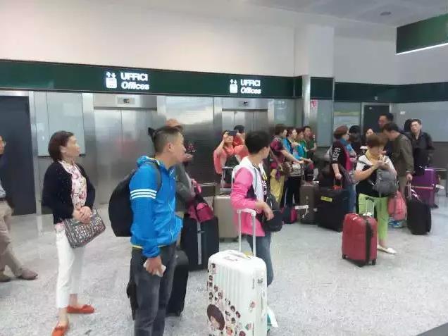 久盛地板員工首批歐洲四國游抵達意大利.jpg 久盛地板員工首批歐洲四國游抵達意大利.jpg