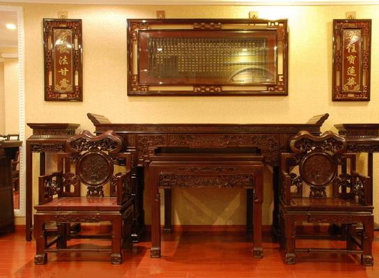 個(gè)性定制紅木家具悄然走俏.jpg 個(gè)性定制紅木家具悄然走俏.jpg