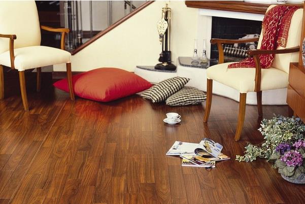 地板企業需摒棄價格戰 用速度和服務說話.jpg 地板企業需摒棄價格戰 用速度和服務說話.jpg