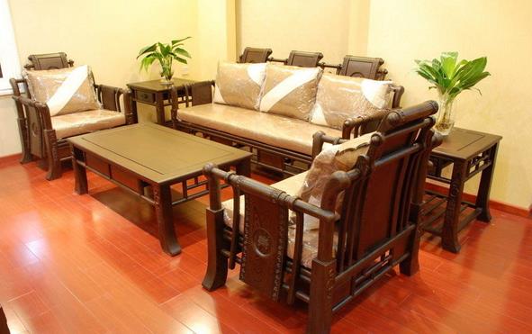 中式生活回歸 紅木家具備受市場青睞.jpg 中式生活回歸 紅木家具備受市場青睞.jpg