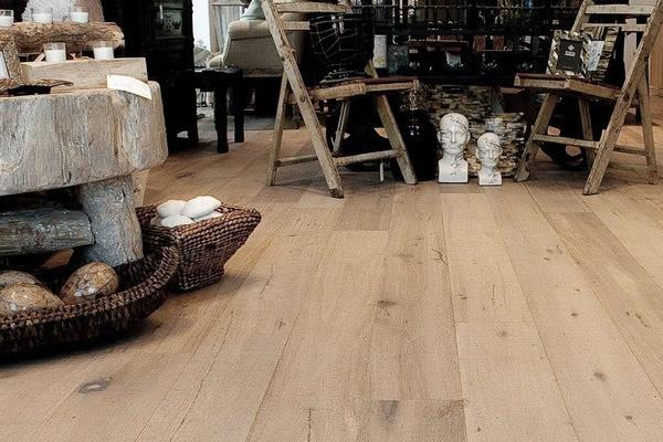 轉(zhuǎn)型升級十字路口地板企業(yè)如何走.jpg 轉(zhuǎn)型升級十字路口地板企業(yè)如何走.jpg