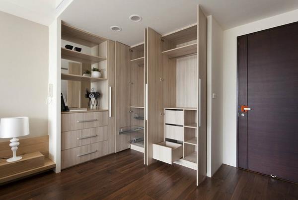 緊跟時勢加強創新 衣柜企業“華麗轉變”.jpg 緊跟時勢加強創新 衣柜企業“華麗轉變”.jpg