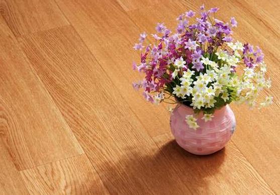 地板市場規模日益擴大 雜牌擾亂發展秩序.jpg 地板市場規模日益擴大 雜牌擾亂發展秩序.jpg