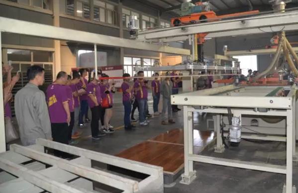 久盛地板2015年度第二屆王牌精英訓練營開營.jpg 久盛地板2015年度第二屆王牌精英訓練營開營.jpg