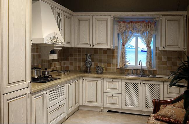 實木櫥柜在設計上下功夫 走“親民”、“年輕化”路線.jpg 實木櫥柜在設計上下功夫 走“親民”、“年輕化”路線.jpg