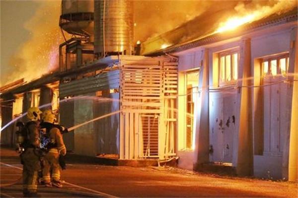 高雄家居展覽館遭遇火災
