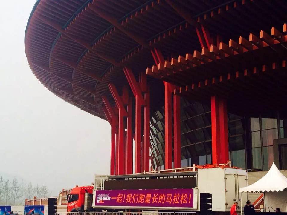 大自然“好女婿” 陪花甲岳父跑完最美馬拉松.jpg 大自然“好女婿” 陪花甲岳父跑完最美馬拉松.jpg