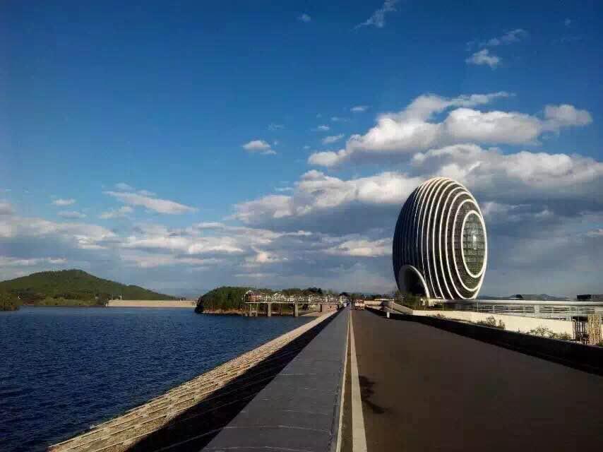 大自然“好女婿” 陪花甲岳父跑完最美馬拉松.jpg 大自然“好女婿” 陪花甲岳父跑完最美馬拉松.jpg