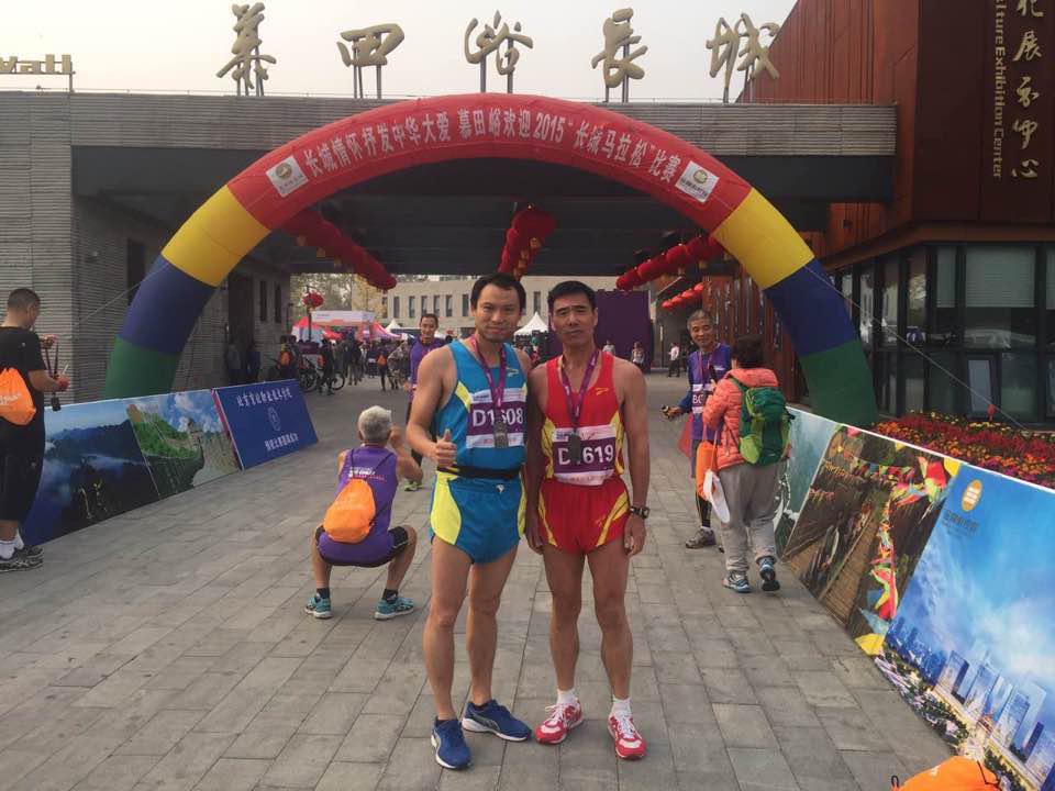 大自然“好女婿” 陪花甲岳父跑完最美馬拉松.jpg 大自然“好女婿” 陪花甲岳父跑完最美馬拉松.jpg