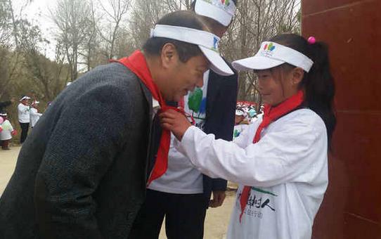 黃土地上散愛意 圣象綠校園行動走進甘肅會寧.jpg 黃土地上散愛意 圣象綠校園行動走進甘肅會寧.jpg