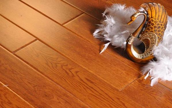 上市浪潮洶涌 地板企業的發展需認清形勢.jpg 上市浪潮洶涌 地板企業的發展需認清形勢.jpg