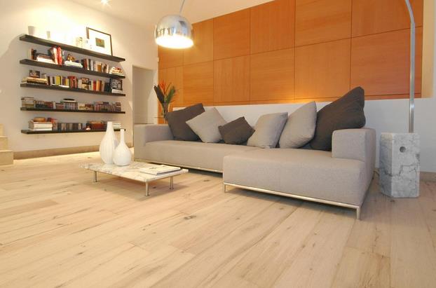 在這場“電商颶風(fēng)”中,地板企業(yè)發(fā)展需發(fā)揮主觀能動性.jpg 在這場“電商颶風(fēng)”中,地板企業(yè)發(fā)展需發(fā)揮主觀能動性.jpg