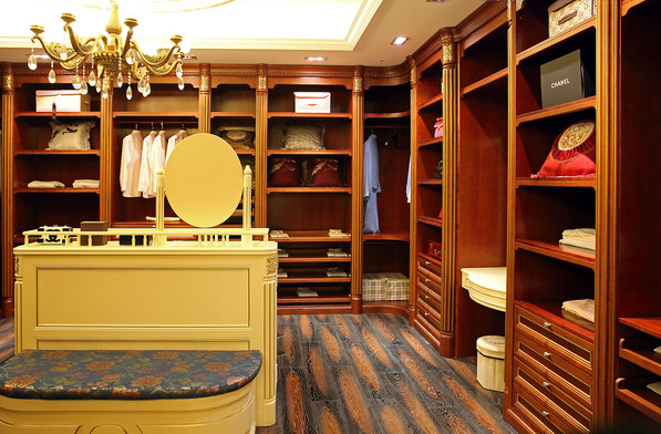 衣柜企業(yè)積極發(fā)力備戰(zhàn)年底旺季市場(chǎng).png 衣柜企業(yè)積極發(fā)力備戰(zhàn)年底旺季市場(chǎng).png