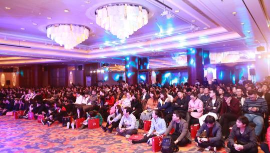 11月24日,杭州西湖再掀時尚風潮.jpg 11月24日,杭州西湖再掀時尚風潮.jpg