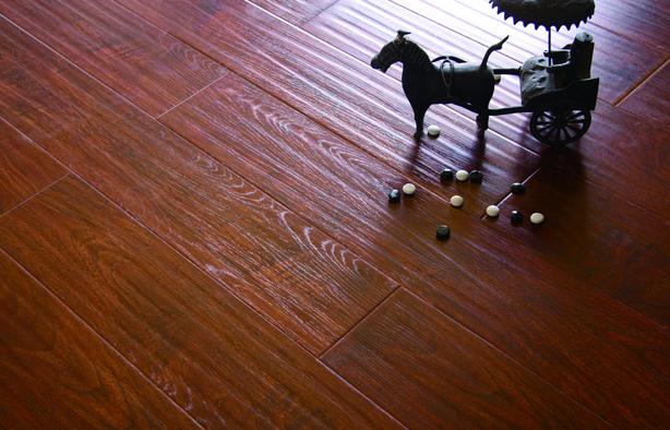 地板暴利時代已過去,企業(yè)應把更多心思用在滿足消費者需求.jpg 地板暴利時代已過去,企業(yè)應把更多心思用在滿足消費者需求.jpg