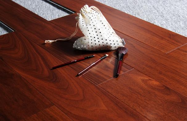 新舊模式的不斷交織下地板企業如何找到自身發展方向.jpg 新舊模式的不斷交織下地板企業如何找到自身發展方向.jpg