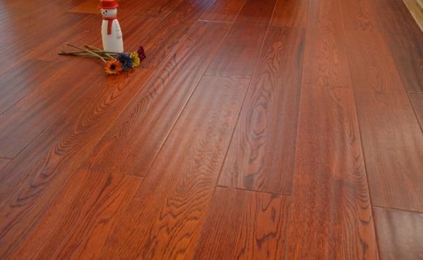 地板市場形勢改變鞭策企業做出調整.jpg 地板市場形勢改變鞭策企業做出調整.jpg