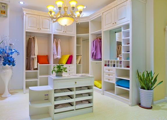 實(shí)施“規(guī)模定制”源于衣柜市場(chǎng)發(fā)展需要.jpg 實(shí)施“規(guī)模定制”源于衣柜市場(chǎng)發(fā)展需要.jpg