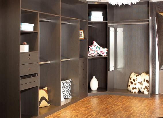 衣柜企業(yè)細(xì)分市場(chǎng)、注重個(gè)性需求.jpg 衣柜企業(yè)細(xì)分市場(chǎng)、注重個(gè)性需求.jpg