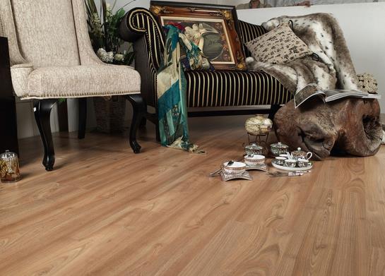 地板企業需注重線下售后服務工作的開展.jpg 地板企業需注重線下售后服務工作的開展.jpg