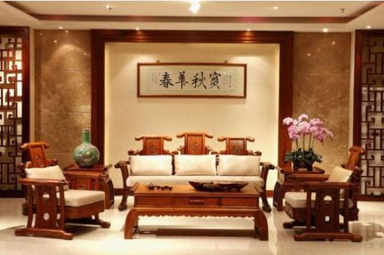 消費(fèi)者應(yīng)謹(jǐn)慎消費(fèi)“便宜”的紅木家居.jpg 消費(fèi)者應(yīng)謹(jǐn)慎消費(fèi)“便宜”的紅木家居.jpg