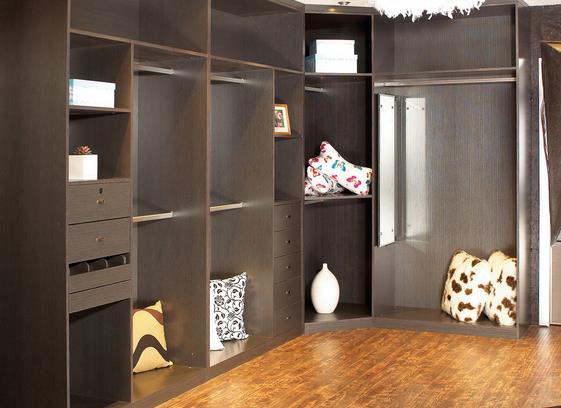 當下市場低迷,衣柜企業增強軟實力至關重要.jpg 當下市場低迷,衣柜企業增強軟實力至關重要.jpg