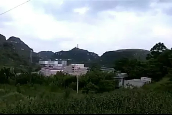 圣象人物故事:來回18里的山路,只為許下的承諾!.jpg 圣象人物故事:來回18里的山路,只為許下的承諾!.jpg