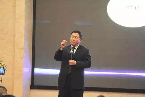 揚子地板副總裁兼營銷中心總經理熊偉.jpg 揚子地板副總裁兼營銷中心總經理熊偉.jpg