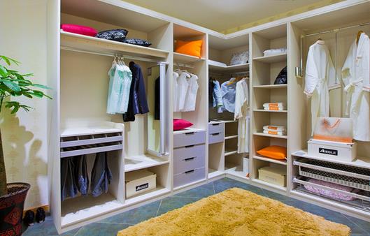 定制衣柜如何做才能滿足定制家居市場發(fā)展.jpg 定制衣柜如何做才能滿足定制家居市場發(fā)展.jpg