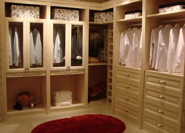 衣柜企業(yè)如何更好地應(yīng)對(duì)紛爭(zhēng)不休的市場(chǎng).jpg 衣柜企業(yè)如何更好地應(yīng)對(duì)紛爭(zhēng)不休的市場(chǎng).jpg