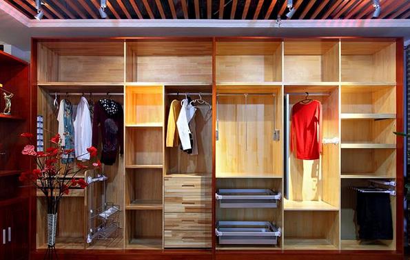 衣柜企業真的能借助互聯網的東風成功突圍嗎.jpg 衣柜企業真的能借助互聯網的東風成功突圍嗎.jpg