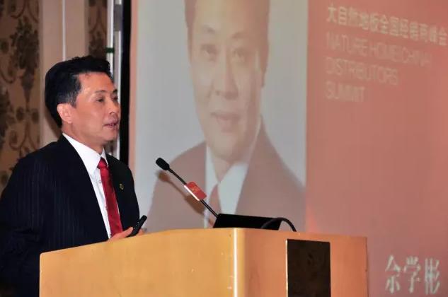 大自然家居董事局主席佘學彬致辭報告.jpg 大自然家居董事局主席佘學彬致辭報告.jpg