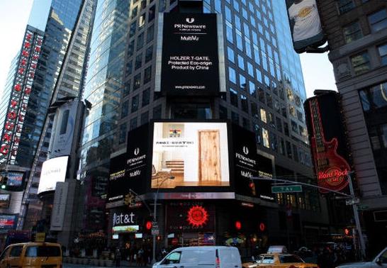 霍爾茨生態(tài)體系木門登陸紐約時(shí)代廣場.jpg 霍爾茨生態(tài)體系木門登陸紐約時(shí)代廣場.jpg