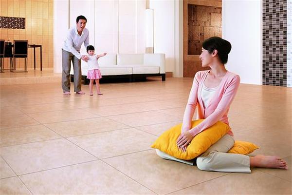 奔騰自熱地板引來廣大消費者的追捧.jpg 奔騰自熱地板引來廣大消費者的追捧.jpg