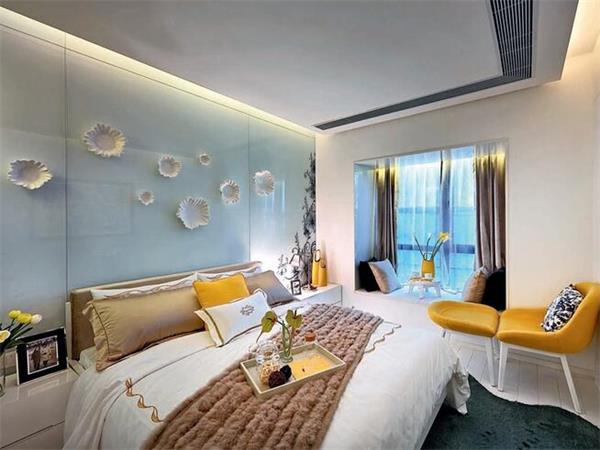 黃色、藍(lán)色亮眼的鮮艷色彩,烘托出健康陽光向上的四居復(fù)式結(jié)構(gòu)住宅,經(jīng)典推薦。.jpg 黃色、藍(lán)色亮眼的鮮艷色彩,烘托出健康陽光向上的四居復(fù)式結(jié)構(gòu)住宅,經(jīng)典推薦。.jpg