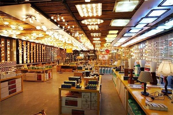 2015年建材家居市場以“冷意”收尾.jpg 2015年建材家居市場以“冷意”收尾.jpg