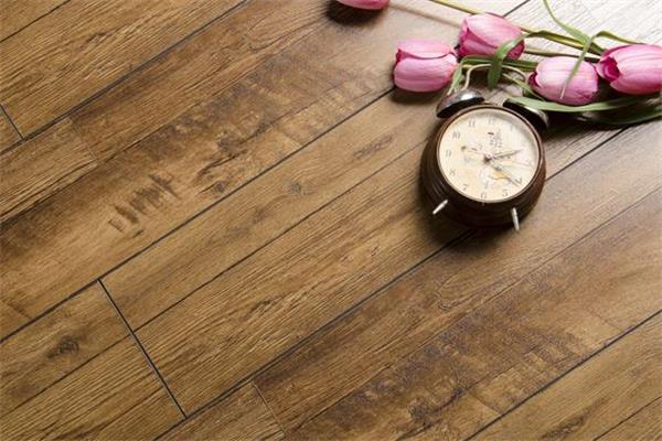 行業(yè)弊病凸顯,轉型成為地板企業(yè)自救方向.jpg 行業(yè)弊病凸顯,轉型成為地板企業(yè)自救方向.jpg