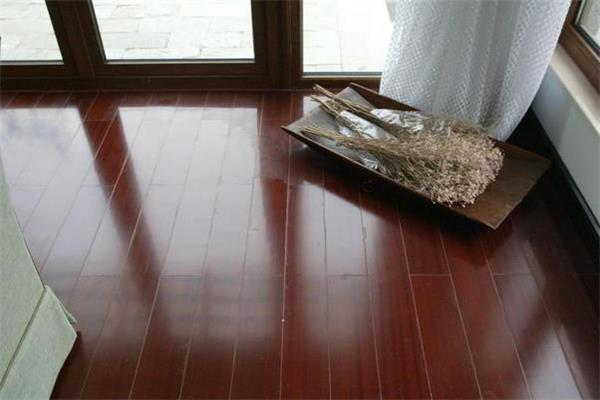 地板企業(yè)需抓住移動支付時代機遇.jpg 地板企業(yè)需抓住移動支付時代機遇.jpg