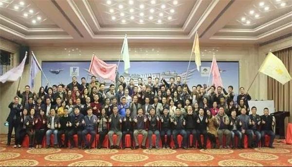 圣象營(yíng)銷課堂西點(diǎn)特訓(xùn)營(yíng)2016年(南區(qū))圓滿訓(xùn)結(jié).jpg 圣象營(yíng)銷課堂西點(diǎn)特訓(xùn)營(yíng)2016年(南區(qū))圓滿訓(xùn)結(jié).jpg