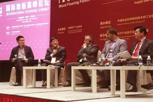 林德英:"三個堅持"助力生活家地板打造綠色發(fā)展"動力源".jpg 林德英:"三個堅持"助力生活家地板打造綠色發(fā)展"動力源".jpg