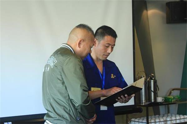 圣象第八屆萬(wàn)人大比武終極決戰(zhàn).jpg 圣象第八屆萬(wàn)人大比武終極決戰(zhàn).jpg