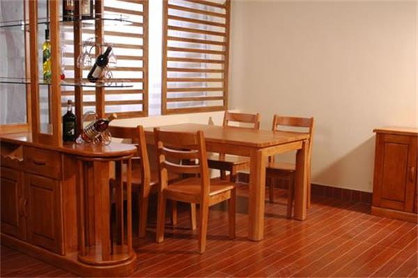 實(shí)木家居出現(xiàn)“坑條” 實(shí)木家居出現(xiàn)“坑條”