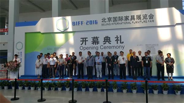 在第一面五星紅旗升起的地方看首屆家具展.jpg 在第一面五星紅旗升起的地方看首屆家具展.jpg