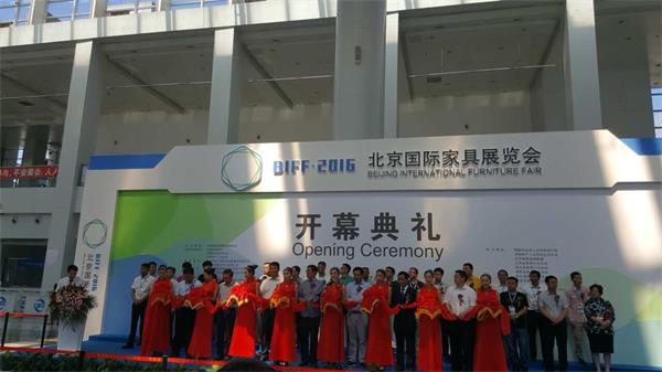 在第一面五星紅旗升起的地方看首屆家具展.jpg 在第一面五星紅旗升起的地方看首屆家具展.jpg