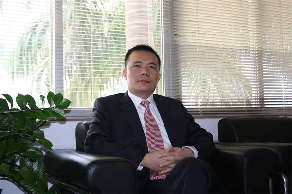 1474647103893899.jpg 力恒木業集團董事長何偉鋒_看圖王.jpg