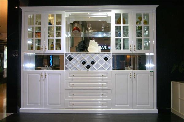 我有故事你有酒,就差一個衣柜了 我有故事你有酒,就差一個衣柜了