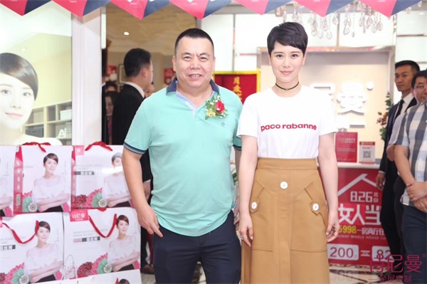 時尚女王海清助陣詩尼曼，女人當家玩轉百搭定制