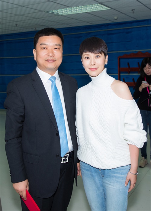 海清代言小水滴基金,聯(lián)合愛心企業(yè)詩尼曼助力公益 海清代言小水滴基金,聯(lián)合愛心企業(yè)詩尼曼助力公益