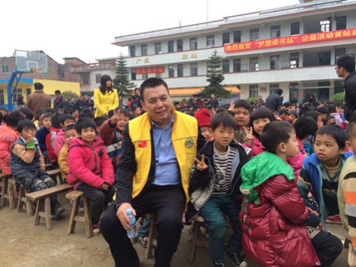 海清代言小水滴基金,聯(lián)合愛心企業(yè)詩尼曼助力公益 海清代言小水滴基金,聯(lián)合愛心企業(yè)詩尼曼助力公益